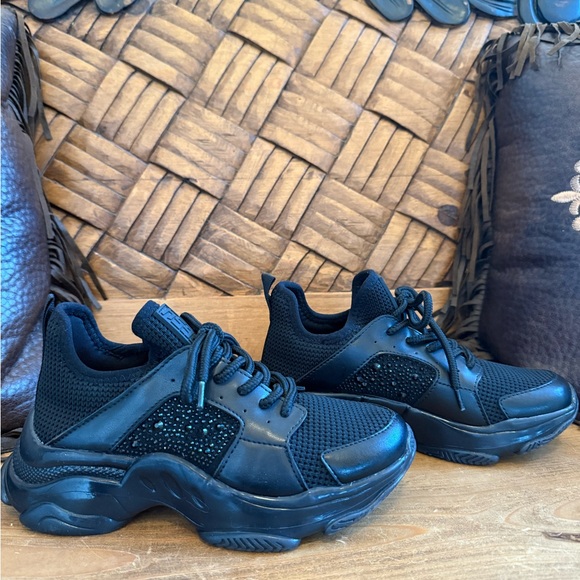 NWOT Steve Madden Black Vance Athletic Sneaker Size 4 - Picture 4 of 10